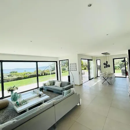 Contemporary With Tasteful Decor *