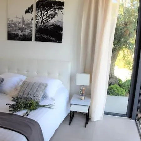 Contemporary With Tasteful Decor * La Croix-Valmer