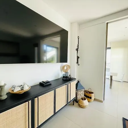 Contemporary With Tasteful Decor Apartamento *