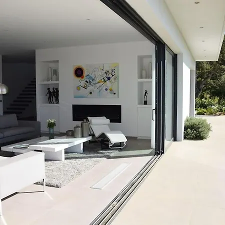 Contemporary With Tasteful Decor *