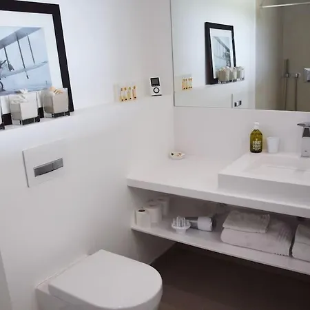 Apartamento Contemporary With Tasteful Decor