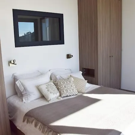 Contemporary With Tasteful Decor *