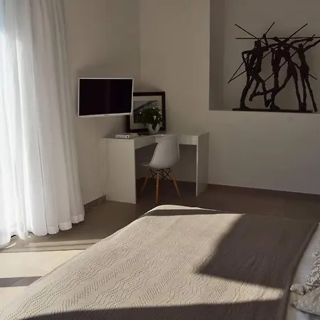 Contemporary With Tasteful Decor