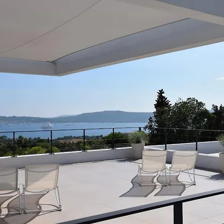 Contemporary With Tasteful Decor *