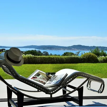 Contemporary With Tasteful Decor Daire *