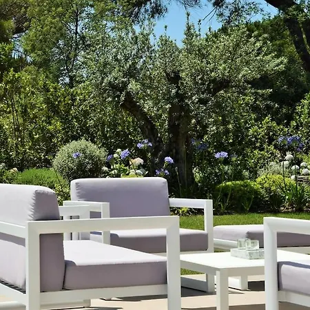 Contemporary With Tasteful Decor *