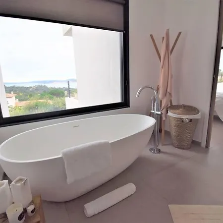 Contemporary With Tasteful Decor * La Croix-Valmer