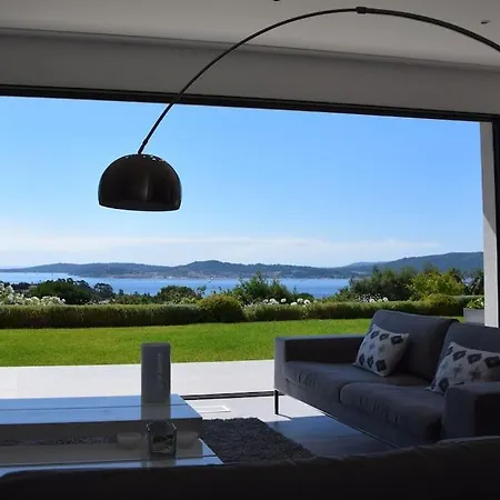Contemporary With Tasteful Decor Daire La Croix-Valmer